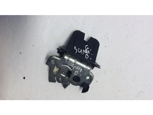 Замок задней крышки