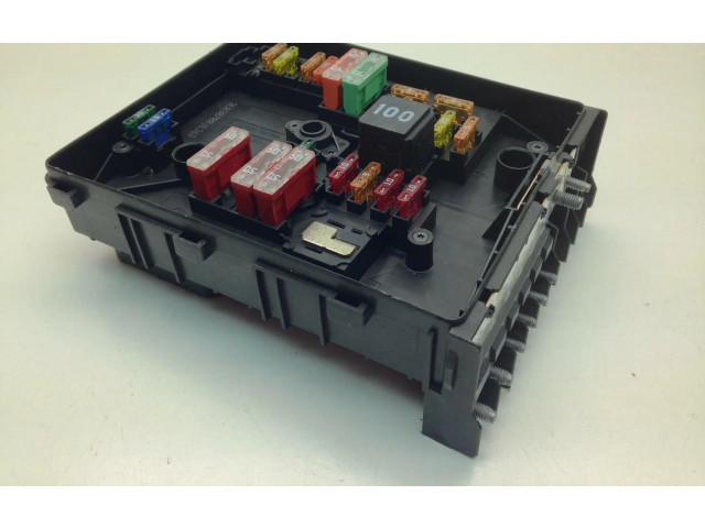 Блок предохранителей  1K0937125B   Volkswagen Golf Plus    