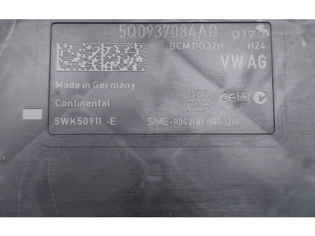 Блок комфорта 5Q0937084AQ Skoda Octavia Mk3 (5E)