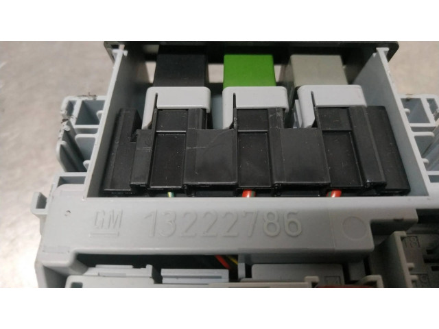 Pojistková skříňka 13222786 Chevrolet Cruze 2013