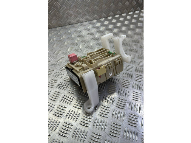 Pojistková skříňka 8273005C80 Toyota Avensis T270 2014