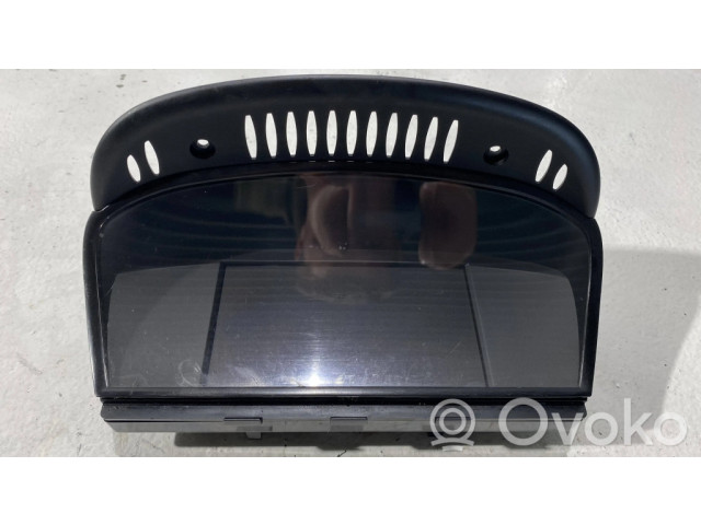 Радио/ проигрыватель CD/DVD / навигация