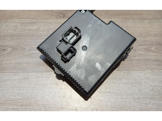 Блок предохранителей 28017881, 30728512 Volvo V70