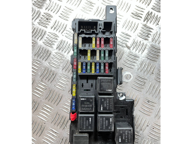 Блок предохранителей 518828108, 30728008   Volvo S80    
