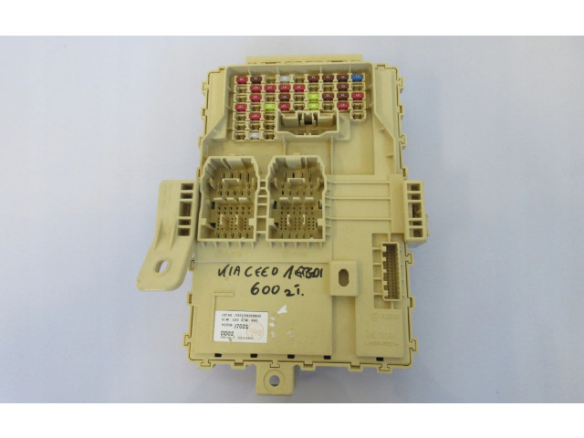 Блок предохранителей 91958J7021 KIA Ceed