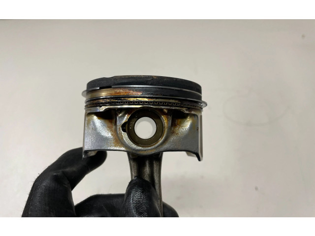  Поршень с шатуном  02606LJ1, WU3  Audi A3 S3 8V  