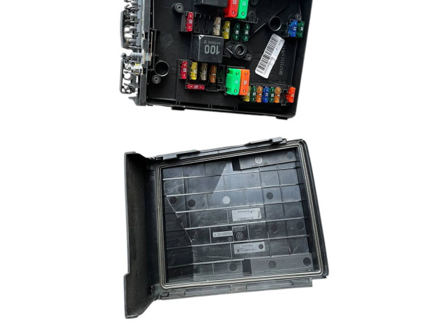 Блок предохранителей 1K0937125D, 1K0937132F Audi Q3 8U